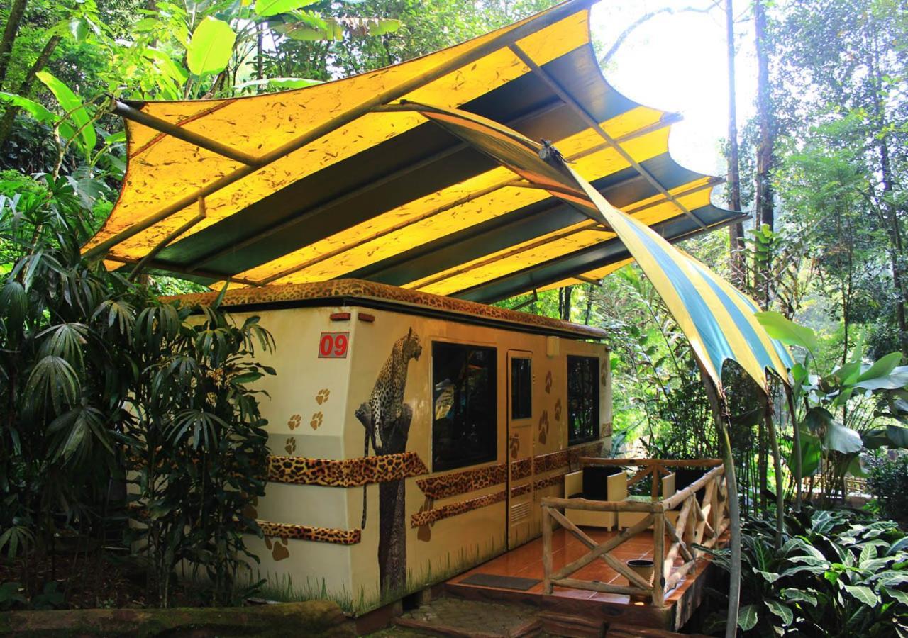 Safari Resort Puncak Εξωτερικό φωτογραφία